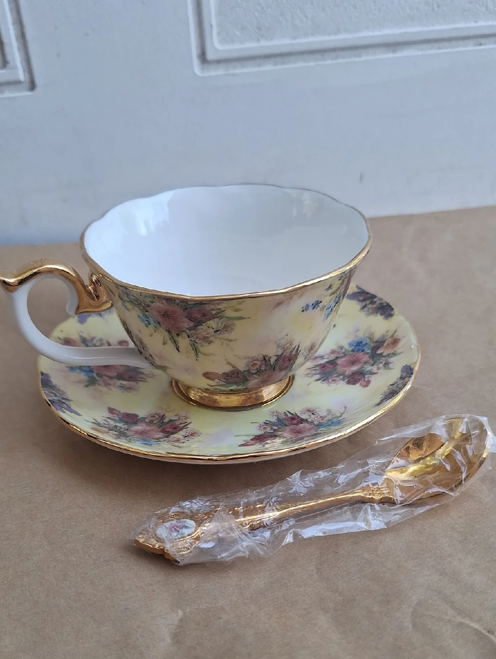 Vintage Bradford Editions Lena Liu "Enchantment" teacup and saucer set - Picture 4 of 7